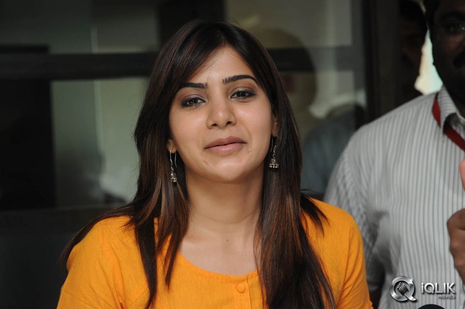 Samantha-at-Attarintiki-Daredi-50-days-Charity-Pressmeet